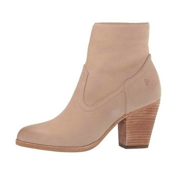 Frye Women's Essa Boots size 9.5 Beige,NWT - Picture 2 of 5
